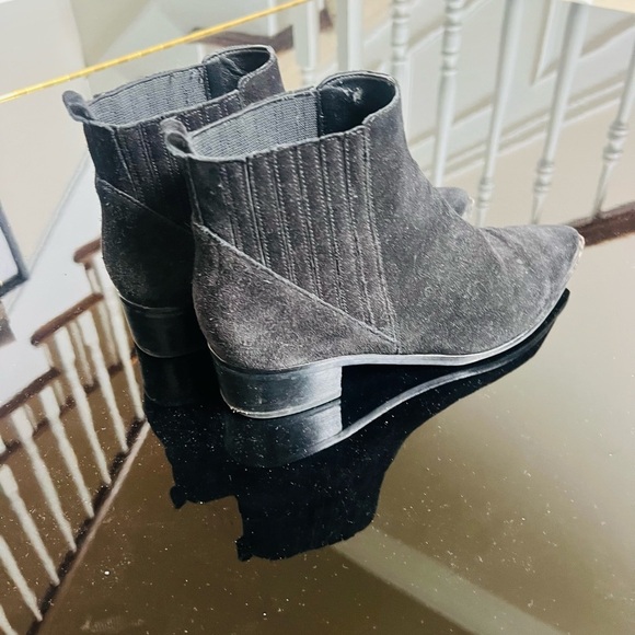 Marc Fisher Black Ankle suede Booties with Pointed Toe - Picture 4 of 6